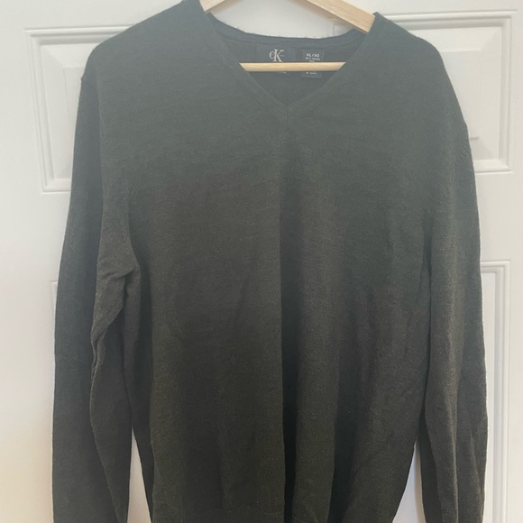 Calvin Klein v-neck wool sweater - Picture 2 of 2